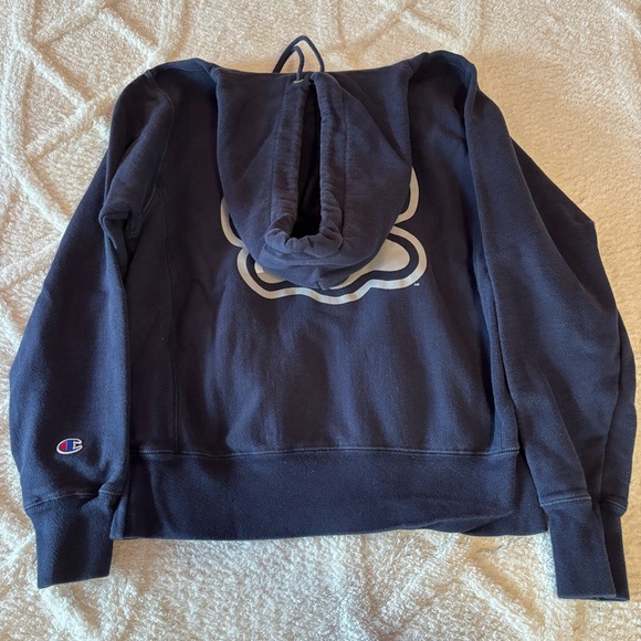 University of New Hampshire Sweatshirt - Picture 4 of 8